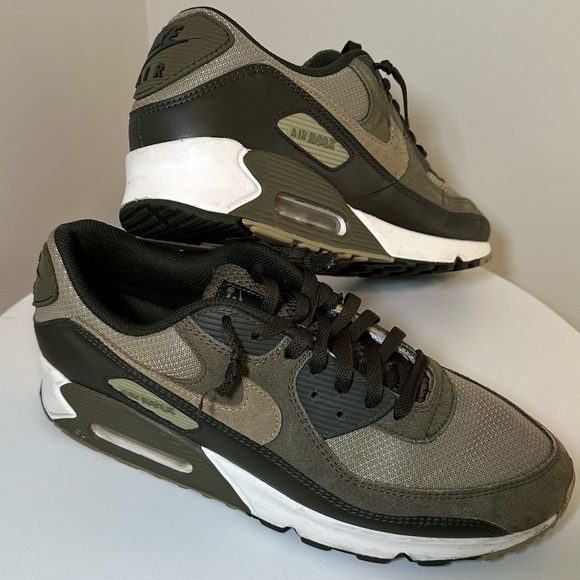 Nike Green and Black Sneakers with Air Max Sole - Picture 2 of 11